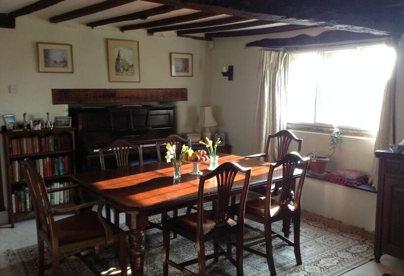 تختخواب و صبحانه 189 April Cottage