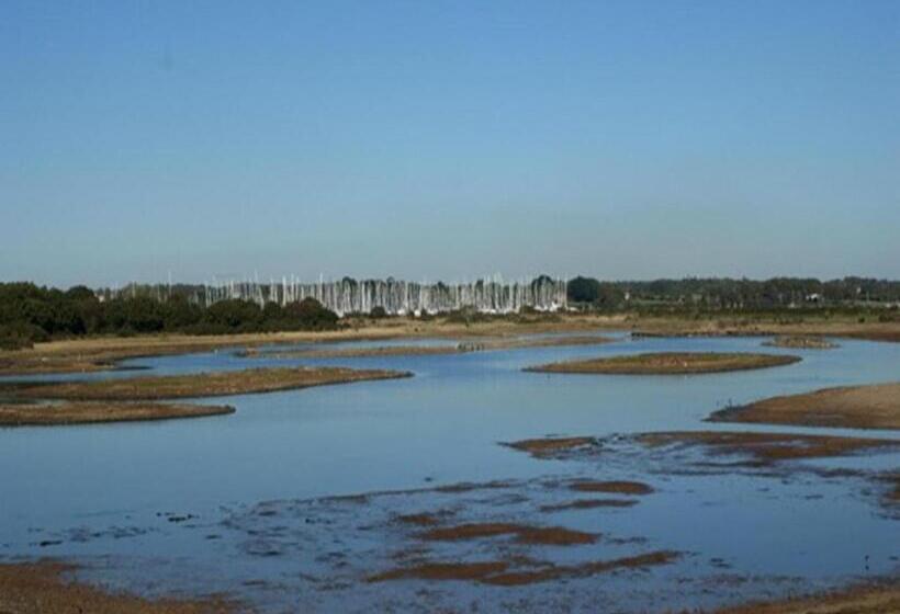 تختخواب و صبحانه Auplands En Suite Rooms