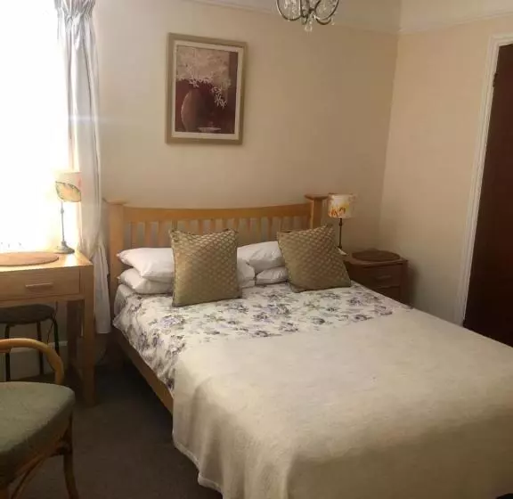 ベッドアンドブレックファースト Auplands En Suite Rooms