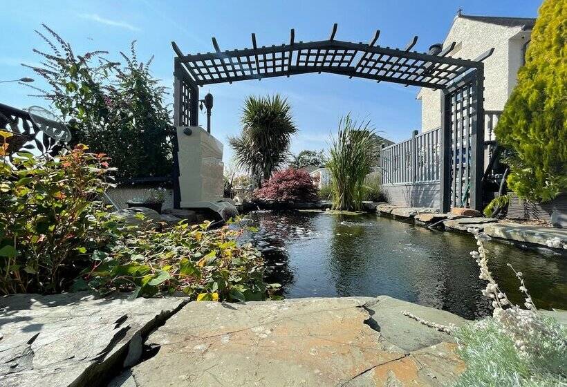 צימר Bojangles Guest House