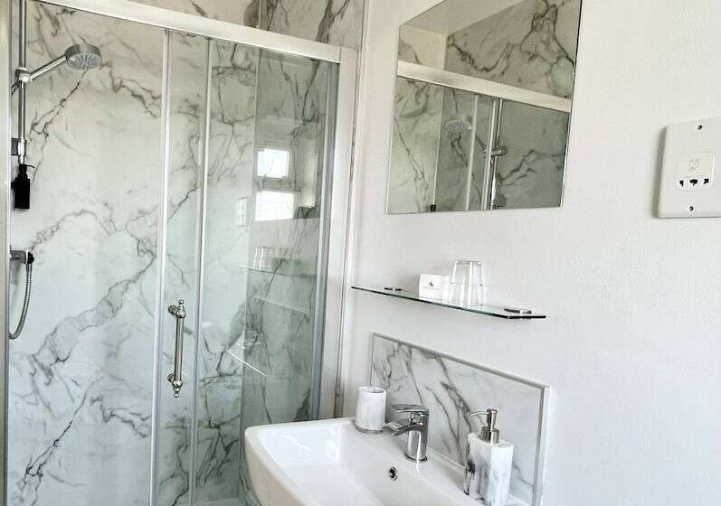 צימר Bojangles Guest House