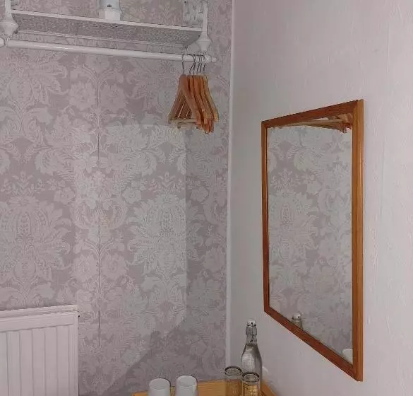 تختخواب و صبحانه Branstone Guest House