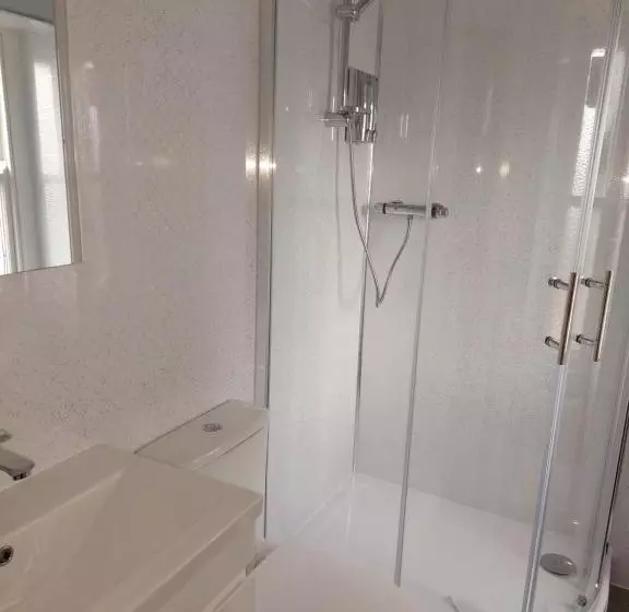 تختخواب و صبحانه Branstone Guest House