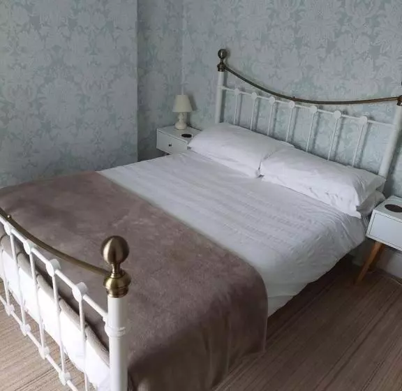 تختخواب و صبحانه Branstone Guest House