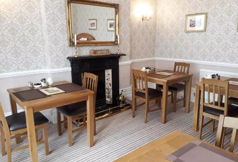 تختخواب و صبحانه Branstone Guest House