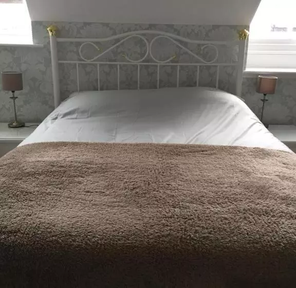 تختخواب و صبحانه Branstone Guest House