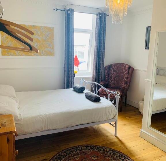 مبيت وإفطار Circle Guest House Bed Only