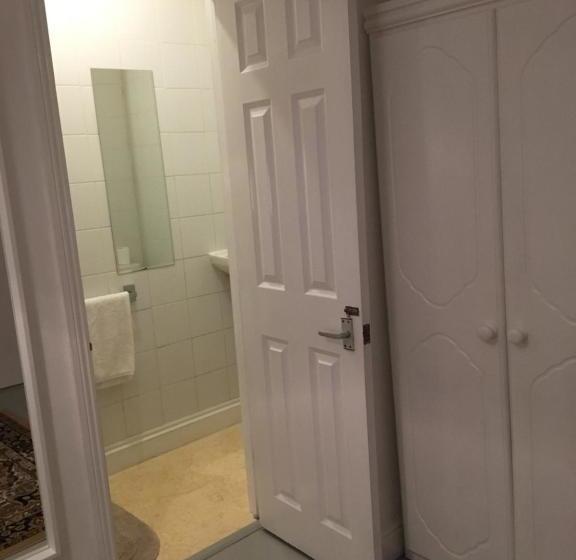 مبيت وإفطار Circle Guest House Bed Only