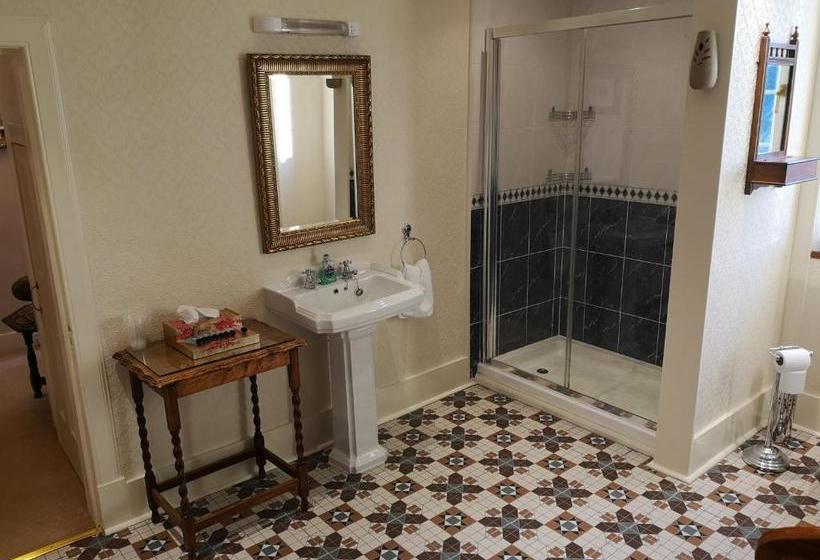 تختخواب و صبحانه Hay Lodge