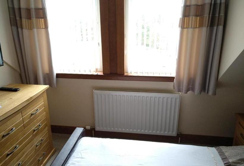 تختخواب و صبحانه Marine House