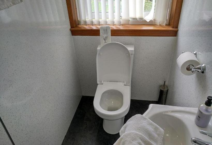 تختخواب و صبحانه Marine House