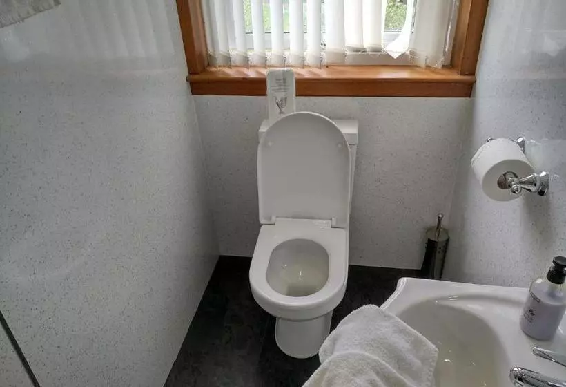 تختخواب و صبحانه Marine House