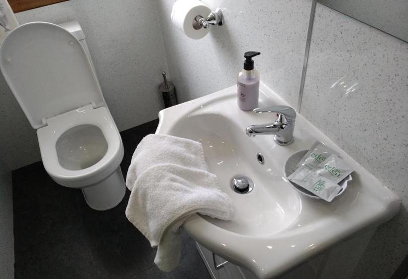 تختخواب و صبحانه Marine House