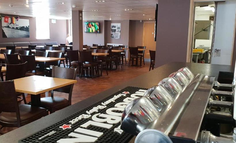 مبيت وإفطار The Stop   Hollies Truckstop Café