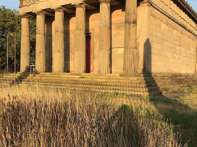 Bed and Breakfast Square Tree House