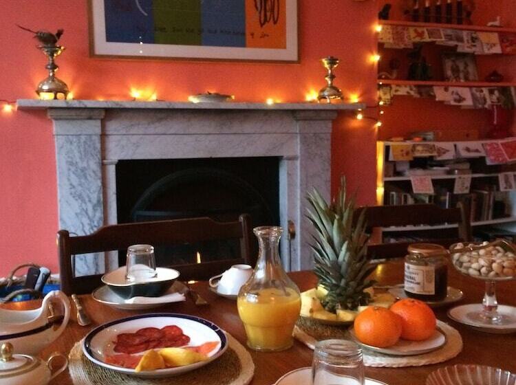 Bed and Breakfast Square Tree House