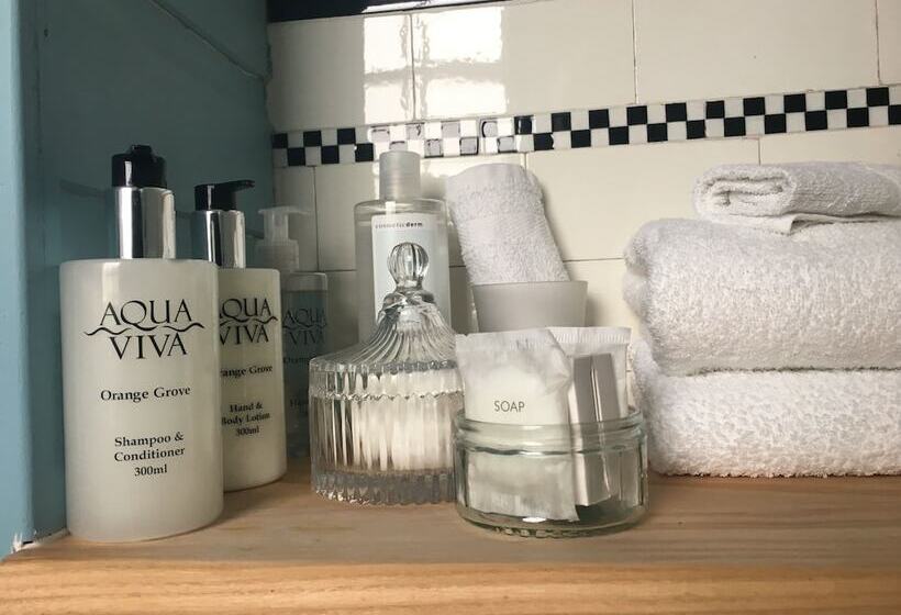 Bed and Breakfast Square Tree House