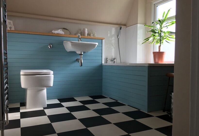 Bed and Breakfast Square Tree House