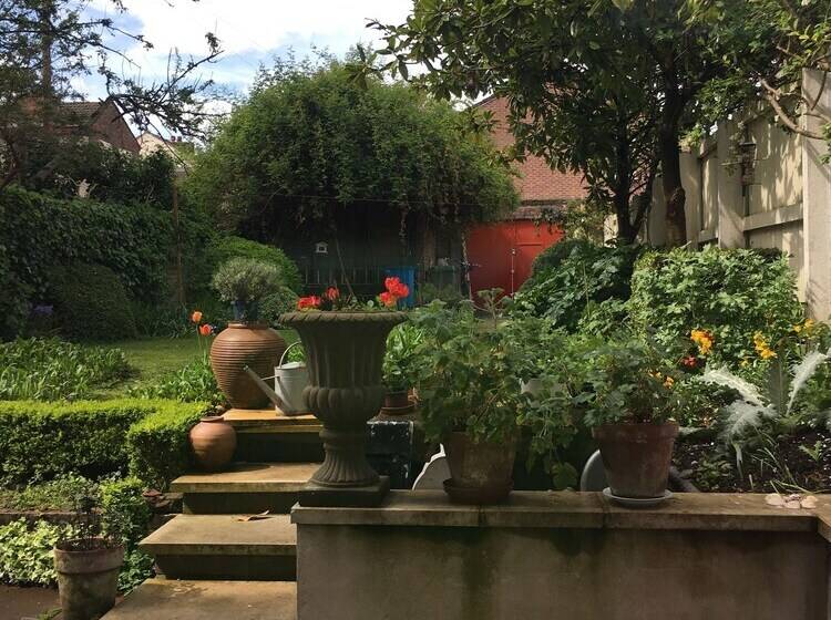 Bed and Breakfast Square Tree House