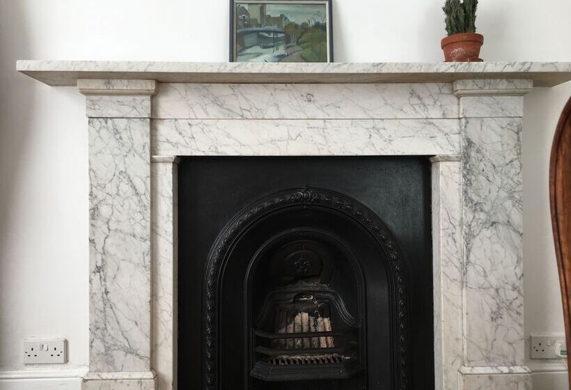 Bed and Breakfast Square Tree House