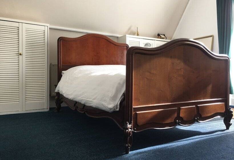 Bed and Breakfast Square Tree House