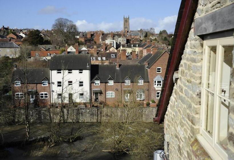 Bed and Breakfast The Charlton Arms