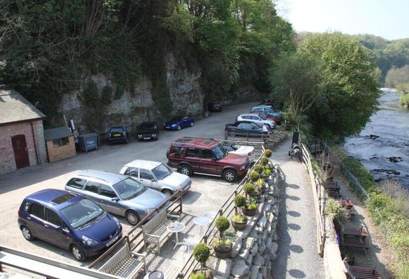 Bed and Breakfast The Charlton Arms