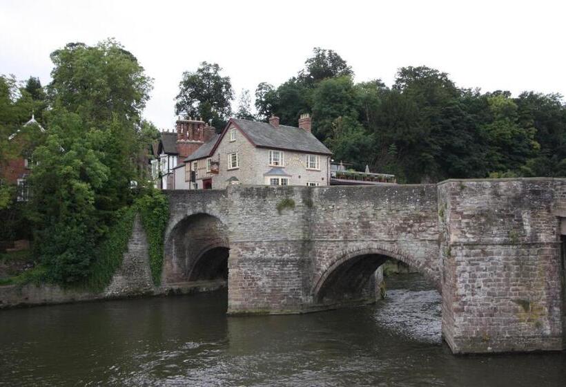 Bed and Breakfast The Charlton Arms