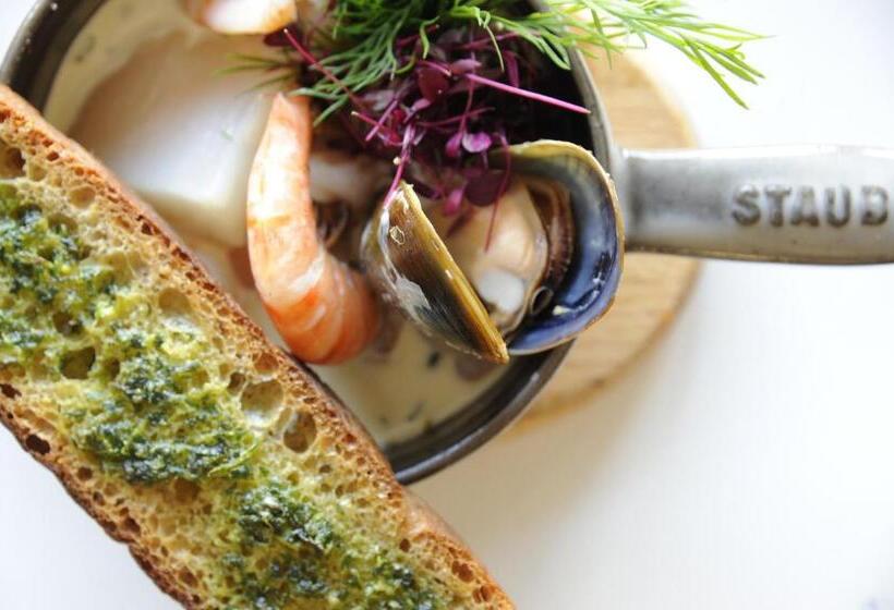 Bed and Breakfast The Charlton Arms