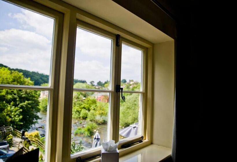 Bed and Breakfast The Charlton Arms