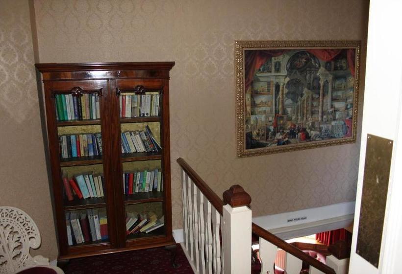 مبيت وإفطار The Manor House