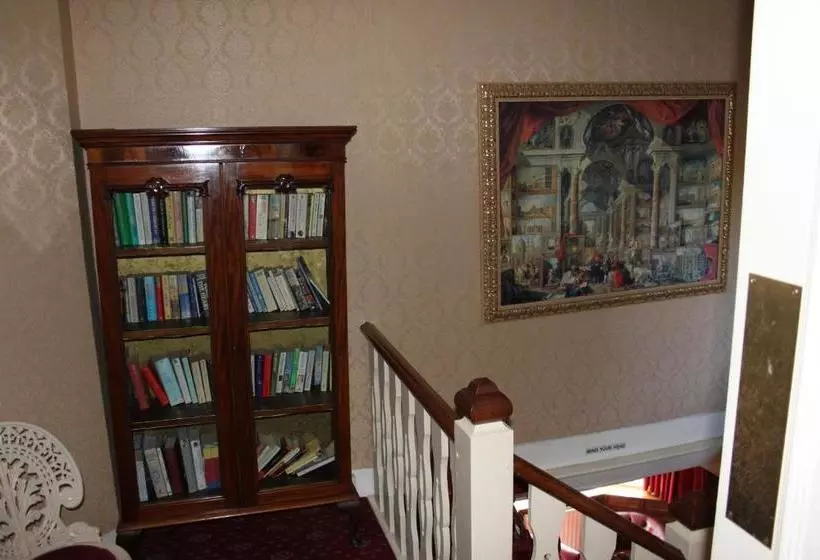 ベッドアンドブレックファースト The Manor House