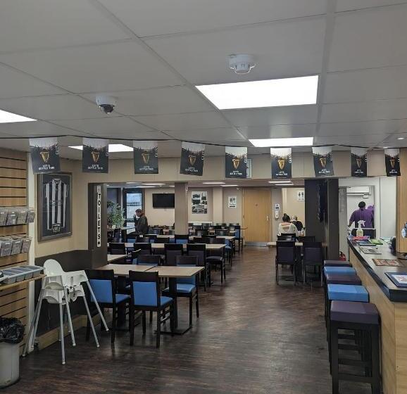 مبيت وإفطار The Stop   Hollies Truckstop Café