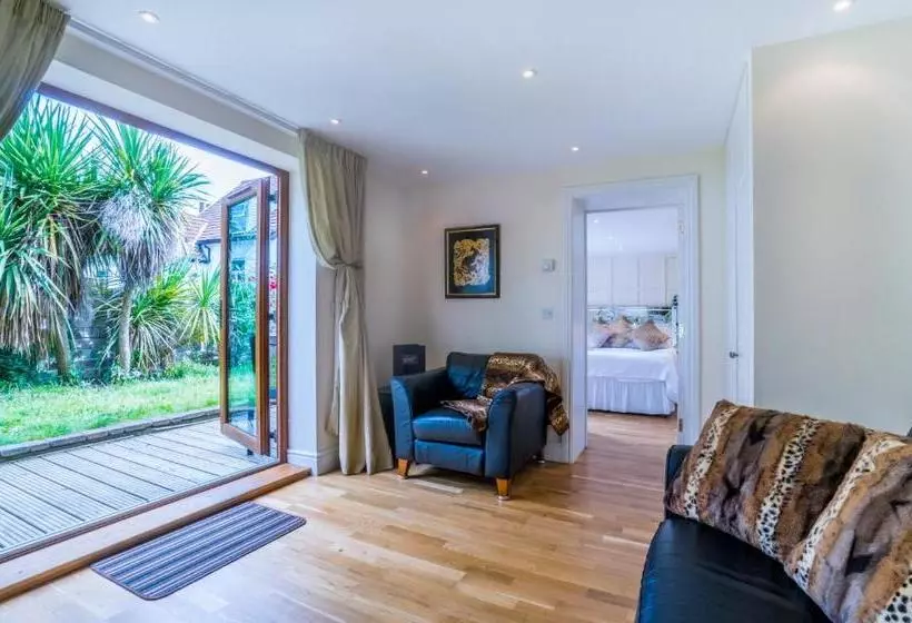 Aamiaismajoitus (B&B) Westwood Guest House