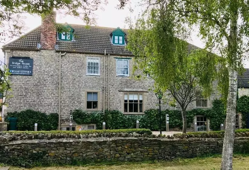 Hotelli The Bridge House