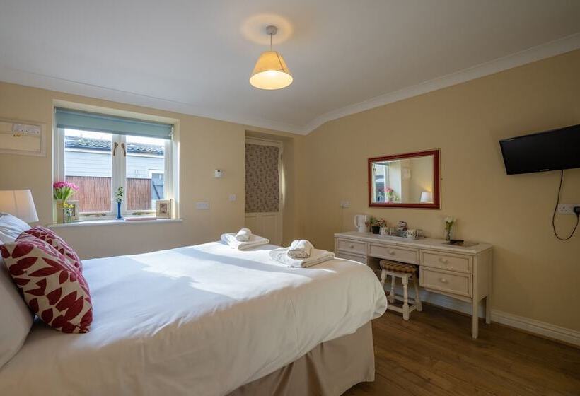 Отель The Bedingfeld Arms