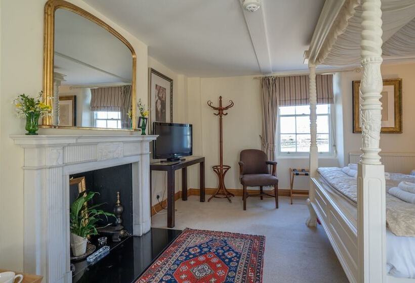 Отель The Bedingfeld Arms