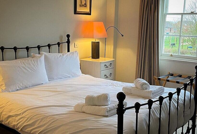 Отель The Bedingfeld Arms