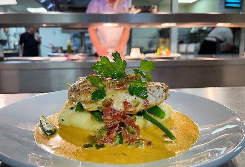 Отель The Bedingfeld Arms