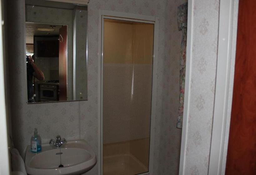 مبيت وإفطار Langley Inn