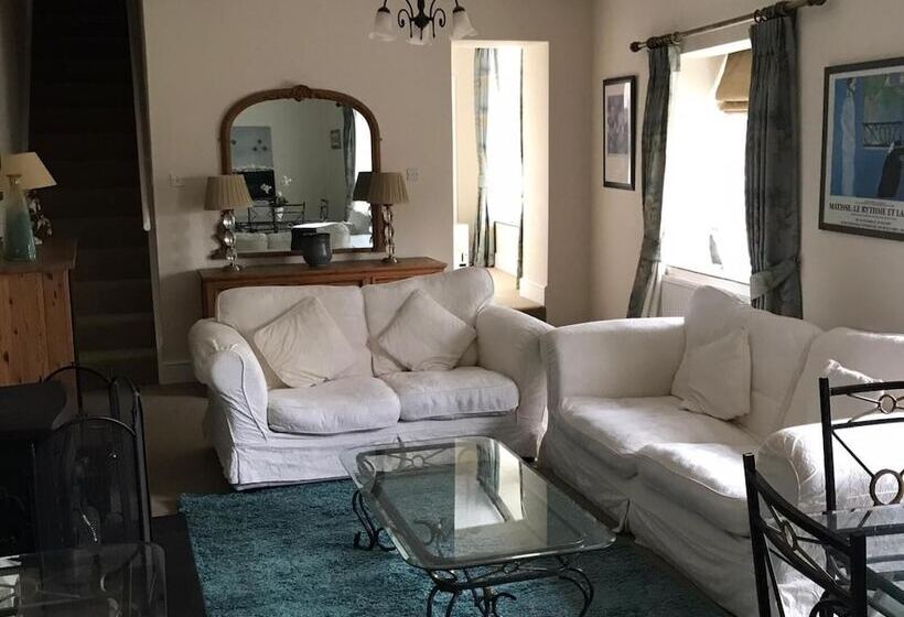 مبيت وإفطار Castle House B And B