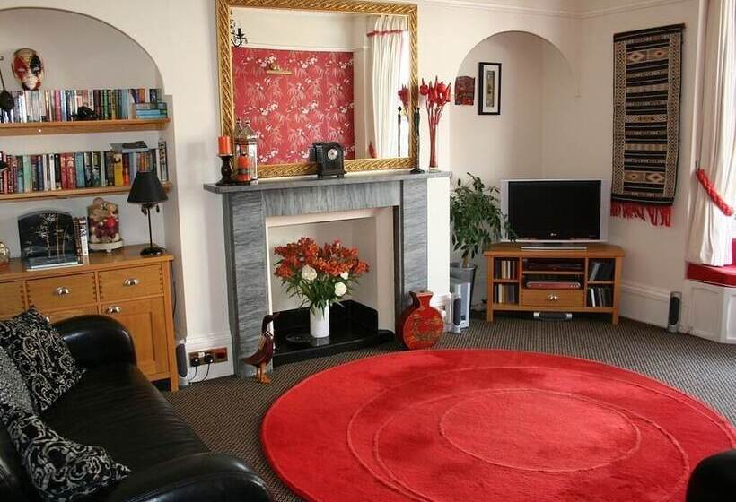 مبيت وإفطار Cromwell House