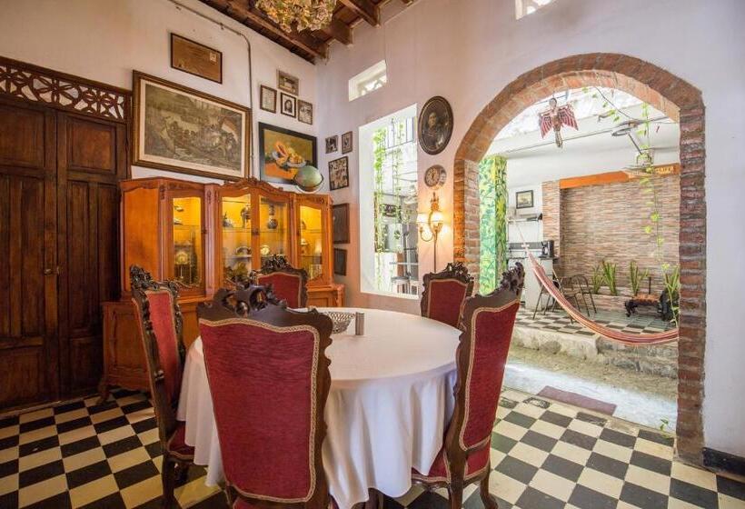 تختخواب و صبحانه Mauricio Babilonia