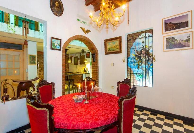 تختخواب و صبحانه Mauricio Babilonia