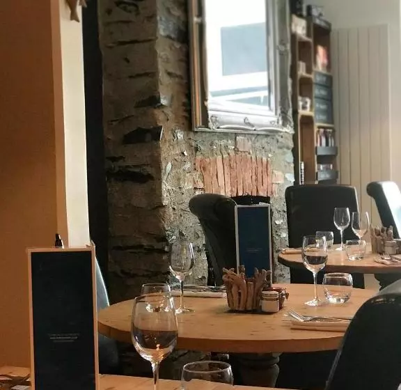 Aamiaismajoitus (B&B) Seabreeze Restaurant With Rooms