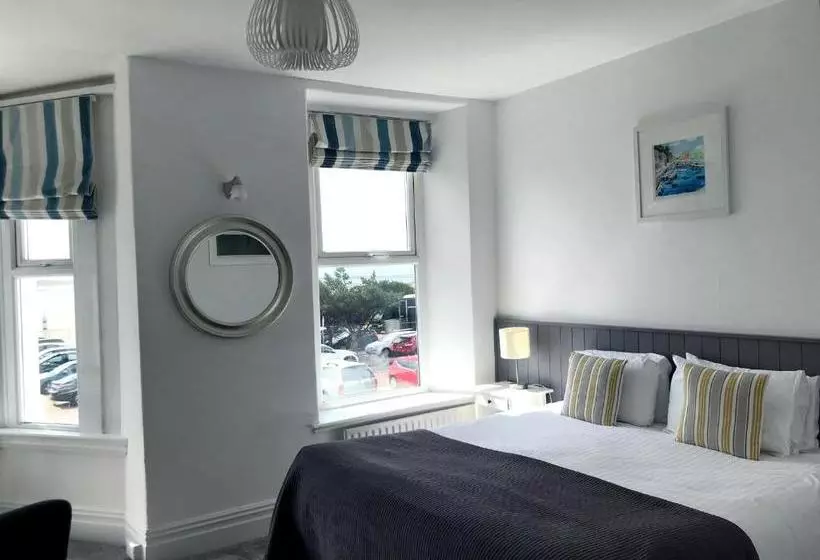 Aamiaismajoitus (B&B) Seabreeze Restaurant With Rooms