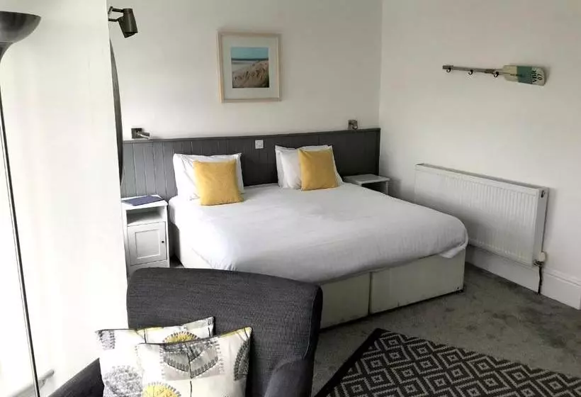 Aamiaismajoitus (B&B) Seabreeze Restaurant With Rooms