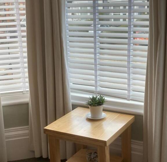 مبيت وإفطار The Norwood Guest House