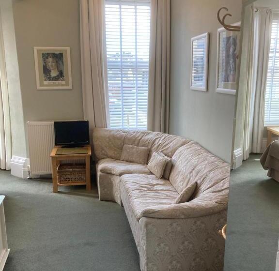 مبيت وإفطار The Norwood Guest House