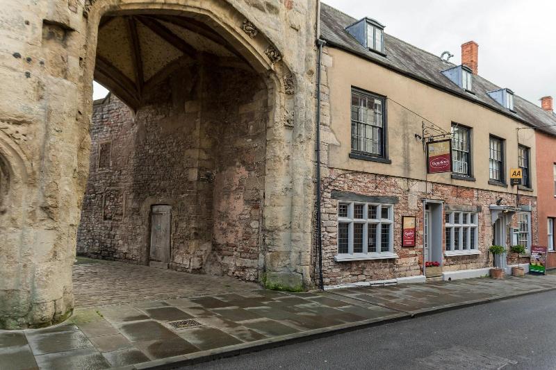 ホテル The Ancient Gatehouse & Rugantino Restaurant